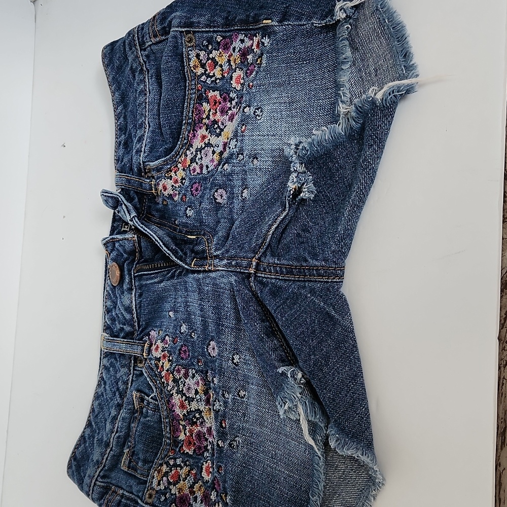 American Eagle outfitters women's denim short shorts size 2